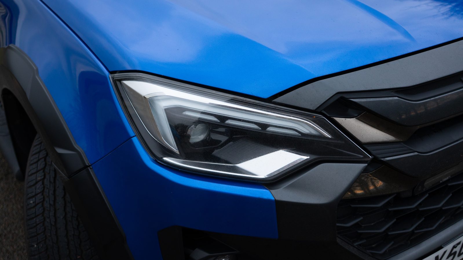 Isuzu D-Max headlight detail
