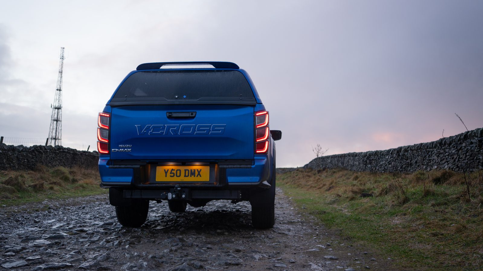 Isuzu D-Max V-Cross, evening sky